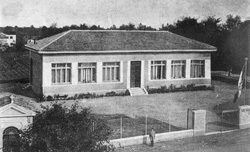Una scuola elementare rurale di inizi Novecento.